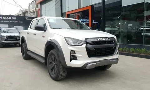 Xả hàng tồn kho, đối thủ của Ford Ranger giảm giá sâu kỷ lục lên đến 170 triệu đồng
