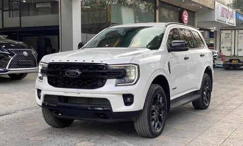 Ford Everest "lướt" xuống giá không ngờ chỉ sau 1 năm lăn bánh