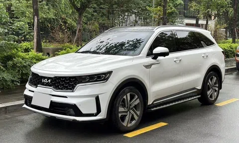 Lăn bánh 12.000 km, Kia Sorento 2023 xuống giá khó tin trên sàn xe cũ