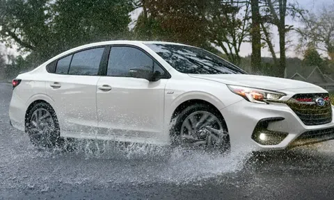 4 tính năng siêu hữu ích cho tài xế khi lái xe dưới trời mưa