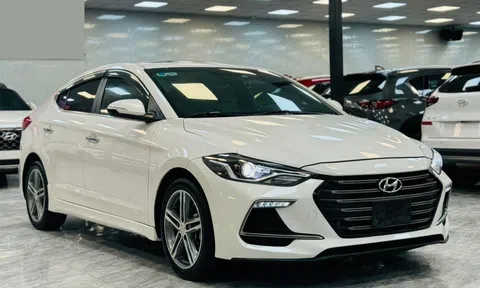 Hyundai Elantra lăn bánh 5 năm bán lại với giá giảm sâu bất ngờ