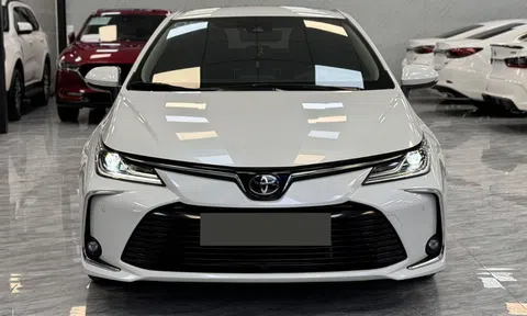 Sau 9.000 km sử dụng, chủ xe Toyota Corolla Altis rao bán phương tiện với giá khó tin