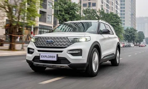 Loạt ô tô gầm cao giảm giá "sập sàn" đến hơn trăm triệu đồng