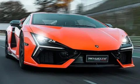 Siêu xe hybrid nhà Lamborghini bán ‘đắt như tôm tươi’, cháy hàng cho tới 2026