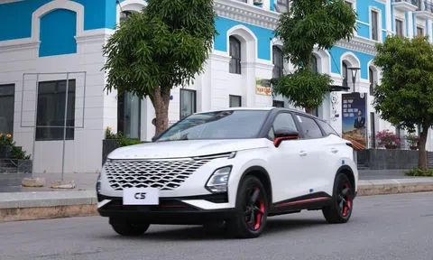 Cận cảnh Omoda C5 đầu tiên tại Việt Nam, sẵn sàng cạnh tranh Seltos, Yaris Cross