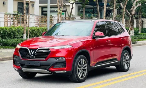 VinFast Lux SA2.0 lăn bánh 4 năm bán 'lỗ' một nửa giá ban đầu