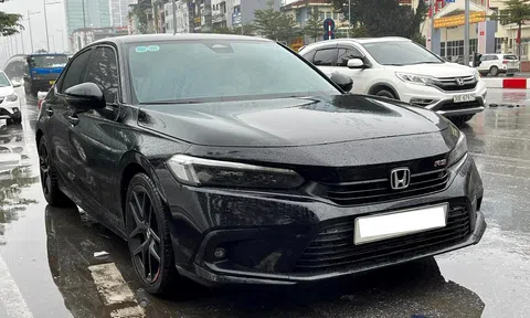 Mới lăn bánh 1 năm, Honda Civic 2023 chạy lướt xuống giá không ngờ trên sàn xe cũ