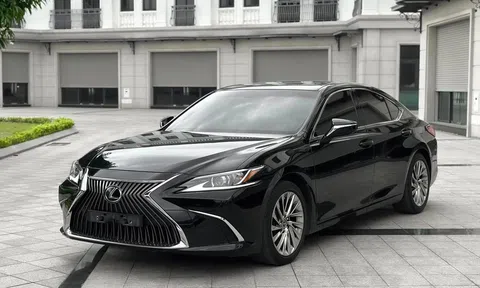 Ngỡ ngàng giá chào bán của Lexus ES 250 cũ sau 6 năm lăn bánh