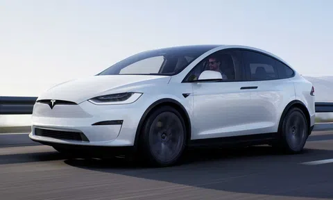 Gần 200.000 xe điện Tesla "lĩnh án" triệu hồi do lỗi phần mềm camera lùi