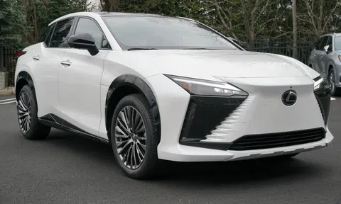 SUV điện Lexus RZ có thể sắp về Việt Nam: Ngang cỡ Mercedes-Benz EQE, tầm vận hành 450 km