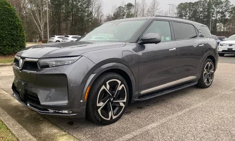 SUV điện VinFast VF 9 sắp chính thức tới tay khách hàng Mỹ