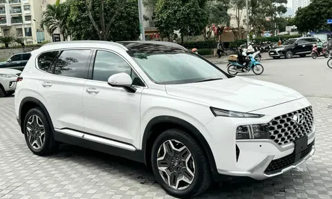 Lăn bánh 2 năm, Hyundai Santa Fe "lướt" xuống giá ngỡ ngàng