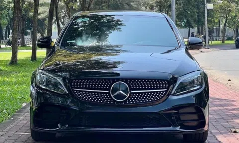 Ngỡ ngàng giá bán của Mercedes-Benz C300 AMG sau hơn 2 năm lăn bánh