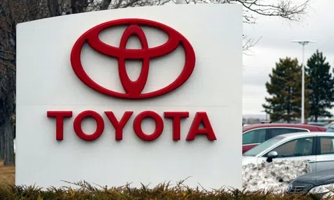 Bê bối leo thang, Toyota và công ty con tạm dừng sản xuất một số mẫu xe