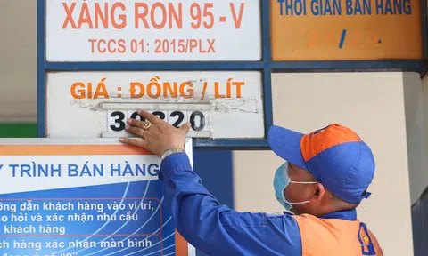 Giá xăng hôm nay ngày 01/02: Tăng mạnh gần 1.000 đồng mỗi lít