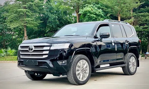 Toyota Land Cruiser được rao bán ‘bia kèm lạc’ với tiền chênh đủ mua một chiếc Hyundai Creta