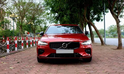 Ngỡ ngàng giá chào bán của Volvo S60 R-Design 'lướt' sau 2 năm lăn bánh