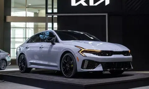 Kia K5 2025 ra mắt: Thêm nhiều trang bị và tính năng, cạnh tranh Toyota Camry