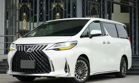 MPV ‘chủ tịch’ Lexus LM350 lăn bánh 1 năm mất giá ngang một chiếc Mercedes-Benz C-Class
