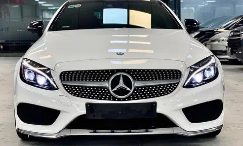 Hàng hiếm Mercedes-Benz C300 Coupe mất giá ngang một chiếc Ford Everest sau 50.000 km sử dụng