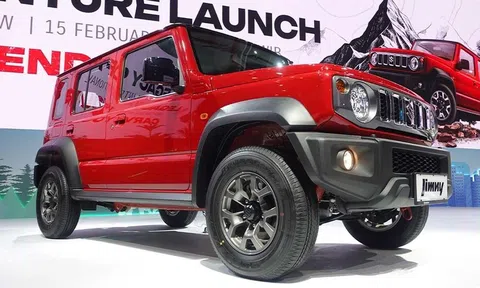 Suzuki Jimny 5 cửa bán 'đắt như tôm tươi' tại thị trường xe lớn nhất Đông Nam Á
