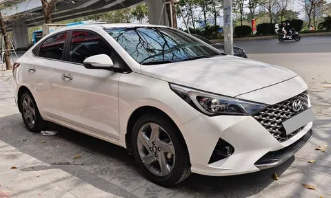 Hyundai Accent lăn bánh 20.000 km, nilon chưa bóc hết được rao bán với giá khó tin