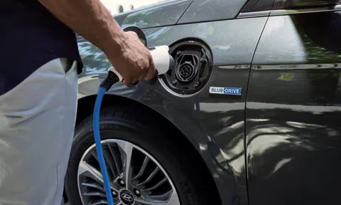 Doanh số ô tô điện khí hóa trên toàn cầu ‘tăng tốc’ đầu năm 2024