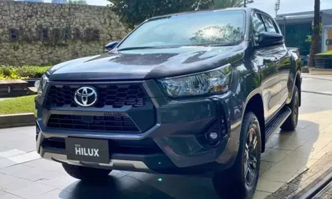 Toyota Hilux 2024 được đại lý Việt nhận cọc: Có 2 phiên bản, giá dự kiến rẻ hơn cả trăm triệu đồng
