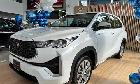 Toyota Innova Cross bị bán ‘bia kèm lạc’ với mức chênh 20 triệu đồng