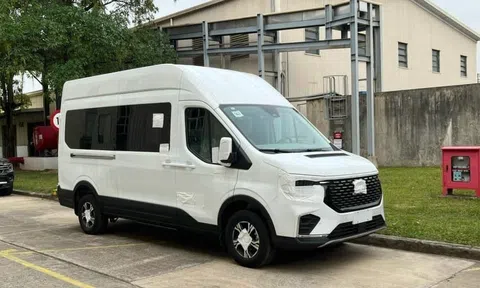 'Xe dịch vụ quốc dân' Ford Transit 2024 nhận đặt cọc tại Việt Nam: Có 2 bản, giá dự kiến từ 889 triệu đồng