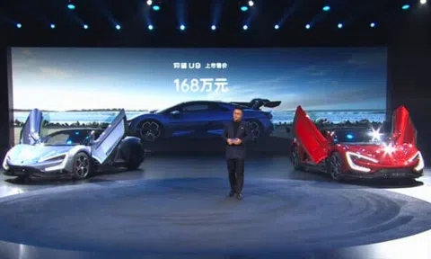 Hypercar chạy điện Yangwang U9 ra mắt, giá bán ‘đắt xắt ra miếng’