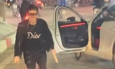 Bắt tạm giam đối tượng côn đồ dùng dao chém rách lốp xe buýt