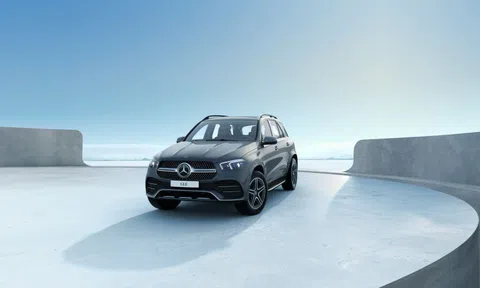 Mercedes-Benz Việt Nam giảm giá 'sập sàn' cho hàng loạt mẫu xe, cao nhất tới hơn 700 triệu đồng