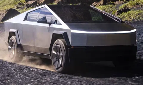 Tesla Cybertruck chạy ‘lướt’ được bán đấu giá với số tiền gấp đôi chi phí mua mới