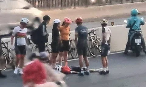 Tranh cãi với hành vi liều lĩnh đi xe đạp trên đường cao tốc