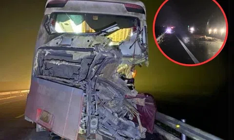 Tai nạn thảm khốc tiếp tục xảy ra trên cao tốc Cam Lộ - La Sơn, 2 người tử vong