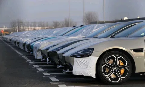 Ảnh thực tế dàn xe điện Xiaomi SU7 mới 'ra lò' từ nhà máy, nhiều màu sắc lạ mắt