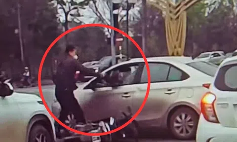 Bất ngờ với danh tính người dùng mũ bảo hiểm đập vỡ kính ô tô ở Nghệ An