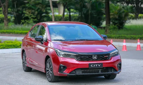 Toàn thị trường lao dốc, Honda City bất ngờ 'lội ngược dòng'