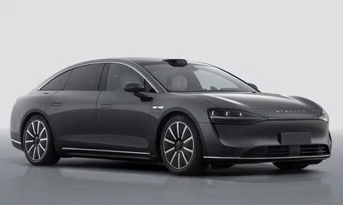 Không chịu thua Xiaomi, Huawei ra mắt sedan điện mới cạnh tranh Mercedes, Audi