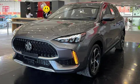SUV cỡ C MG HS nhận ưu đãi ‘khủng’ tại đại lý dù mới trình làng bản nâng cấp
