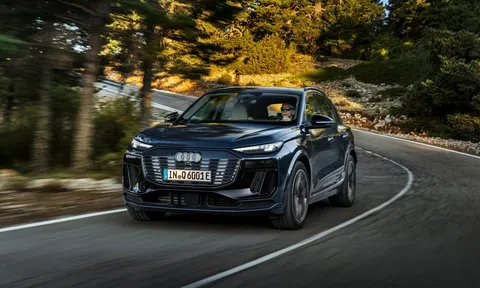 Audi Q6 e-tron 2025 trình làng: Ngoại thất 'lạ mắt', tràn ngập công nghệ, giá quy đổi từ 2 tỷ đồng