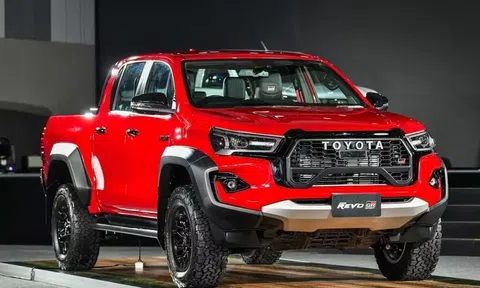 Toyota Hilux GR Sport 2024 mở bán tại Đông Nam Á, giá quy đổi từ hơn 1 tỷ đồng