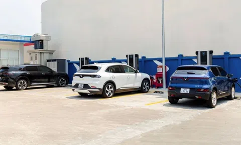 Hãng xe điện VinFast thử nghiệm trụ sạc siêu nhanh công nghệ mới 360 kW tại Đà Nẵng