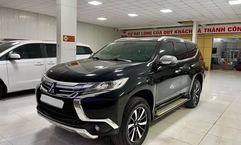 Sử dụng 7 năm, SUV Mitsubishi Pajero Sport cũ trượt giá ngang một chiếc Xpander 'đập hộp'