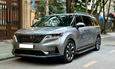 Sử dụng 3 năm, xe gia đình Kia Carnival cũ được chủ nhân bán lại với giá khó tin