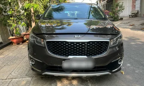 Xe gia đình cỡ lớn Kia Sedona cũ rớt giá ngỡ ngàng sau 8 năm lăn bánh