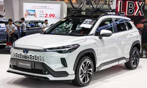 Cận cảnh hình ảnh 'bằng xương, bằng thịt' của Toyota Corolla Cross 2024 sắp về Việt Nam