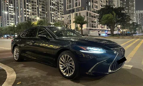 Sử dụng 2 năm, Lexus ES 300h 'ăn xăng như ngửi' lên sàn xe cũ với giá bán khó tin