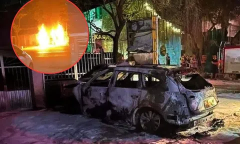 Nghệ An: Xe Mazda bị cháy trơ khung chỉ vì vô tình đỗ trên đống tro